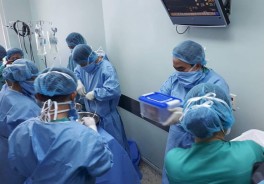 Xúc động chuyến bay đầu tiên mang trái tim của chàng trai chết não đến hồi sinh người dưng