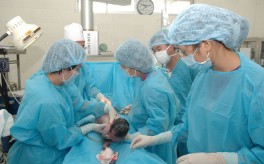 Chuyên gia sản khoa cảnh báo hệ lụy sức khỏe khi nhiều mẹ bầu chọn đẻ mổ